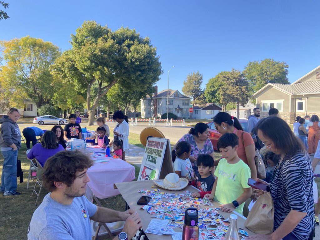 A crowd gathers to do crafts at Welcoming Week in Worthington.