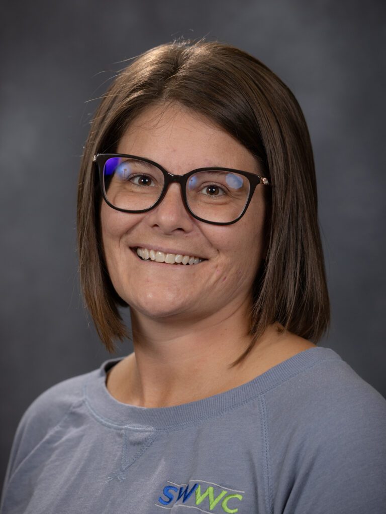 A head shot of Eriann Faris